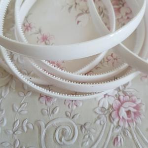 ESKÜVŐ HPT53 - 12mm-es hófehér műanyag hajpánt, hajráf