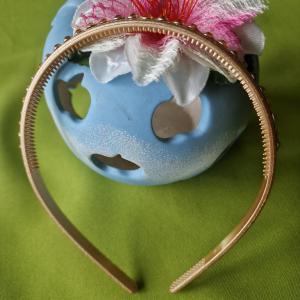 ESKÜVŐ HPT62 - Strasszköves óarany színű hajpánt, hajráf