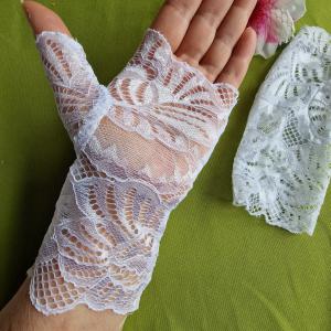 ESKÜVŐ KTY10 - 17cm-es egy ujjas hófehér menyasszonyi csipke kesztyű