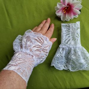 ESKÜVŐ KTY38- Hófehér csipke kézelő, mandzsetta, menyasszonyi kesztyű