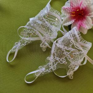 ESKÜVŐ KTY40 - 16cm-es ujjra akasztható fehér flitteres csipke kesztyű