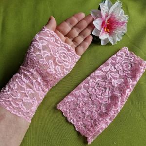 ESKÜVŐ KTY60 – 17cm-es ujjatlan rózsaszín színű csipke kesztyű
