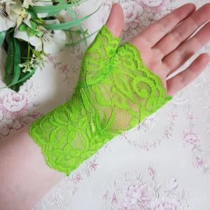 ESKÜVŐ KTY70 - 16cm-es egy ujjas almazöld színű csipke kesztyű