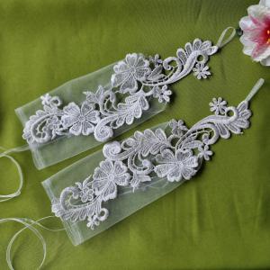 ESKÜVŐ KTY85 - 28cm-es ujjra akasztható hímzett fehér csipke kesztyű