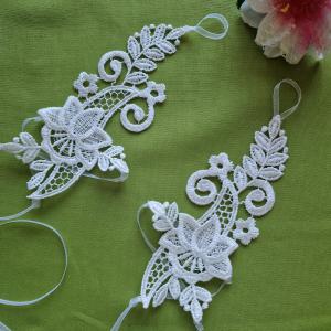 ESKÜVŐ KTY90 - 18cm-es ujjra akasztható fehér menyasszonyi csipke kesztyű