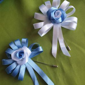 ESKÜVŐ MCS13 - Menyasszonyi csokor, 3db vőlegényi kitűző - kék szatén rózsa szett