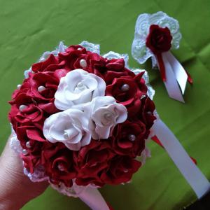 ESKÜVŐ MCS20 - Menyasszonyi csokor, vőlegényi kitűző -  piros habrózsa szett