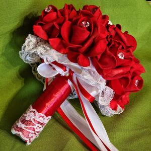 ESKÜVŐ MCS30 - kb.18x20cm-es Menyasszonyi csokor piros habrózsákból