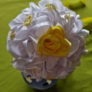 ESKÜVŐ MCS40 - Menyasszonyi csokor hófehér és sárga szatén rózsákból