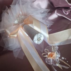 ESKÜVŐ MCS44 – Barack színű menyasszonyi csokor vőlegényi kitűzővel