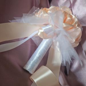 ESKÜVŐ MCS45 – Barack színű menyasszonyi csokor 25x22cm