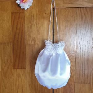 ESKÜVŐ MSZ04 - Menyasszonyi szütyő, tatyó csipkés szélű fehér szatén