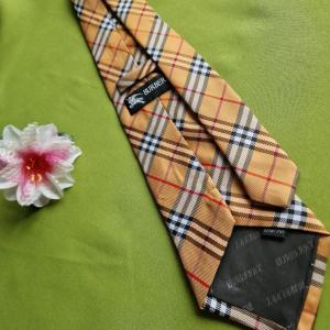 ESKÜVŐ NYK53 - Aranyszín alapon kocka mintás selyem nyakkendő