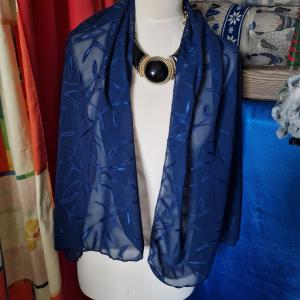 ESKÜVŐ SAL22 - Hímzett muszlin sál, vállkendő, stóla - sötétkék