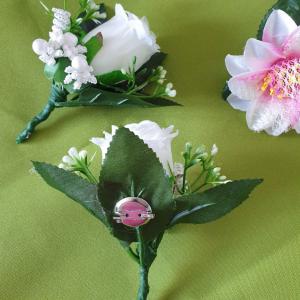 Esküvői bokréta, kitűző BOK16 - Fehér selyem rózsából