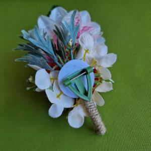 Esküvői bokréta, kitűző BOK43 - Téglapiros rózsával