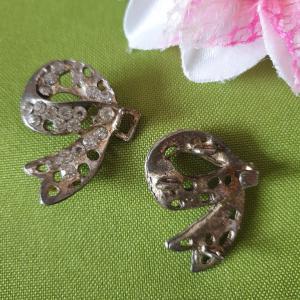 Felvarrható antik hatású strasszköves masni alakú kapocs