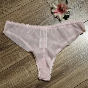 FEN151 - Női fehérnemű - Hagyományos fazonú rózsaszín hímzett elejű bugyi S36