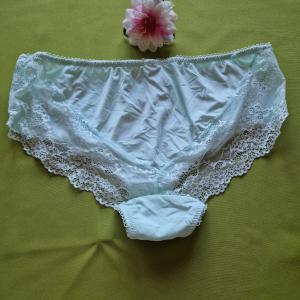 FEN61 - Nagyméretű, hagyományos fazonú rugalmas zöld csipke bugyi 52-54