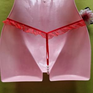 FEN87E - Női fehérnemű - Piros rózsa levelek, gyöngyös G-string tanga bugyi