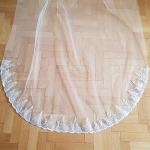 FTY113 - 1 rétegű, flitteres, hímzett csipkés szélű Hófehér menyasszonyi fátyol 300x150cm