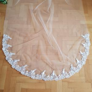 FTY117 - 1 rétegű, hímzett csipkés szélű Hófehér menyasszonyi fátyol 300x150cm