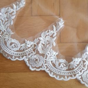 FTY119 - 1 rétegű, hímzett csipkés szélű Hófehér menyasszonyi fátyol 300x150cm