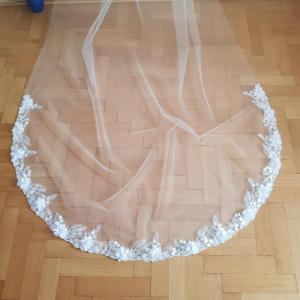 FTY120 - 1 rétegű, 3D virágos, csipkés szélű HÓFEHÉR, 3 méteres menyasszonyi fátyol
