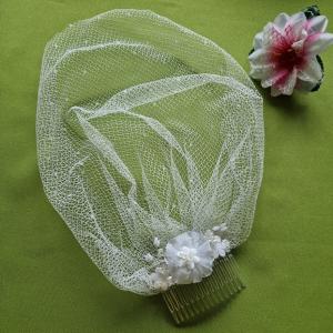 FTY140 -  Menyasszonyi organza virágos, fésűvel ellátott fehér arcfátyol, kalitkafátyol