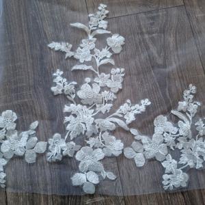 FTY141 - 1 rétegű, hímzett virágos, csipkés szélű FEHÉR, 3 méteres menyasszonyi fátyol