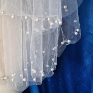FTY145 - 2 rétegű, szegetlen, törtfehér gyöngyös menyasszonyi fátyol 56/75x150cm