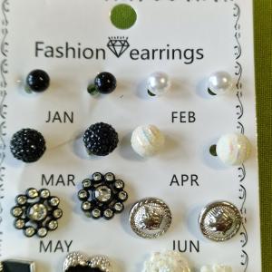 FÜL40 - 12 pár beszúrós fülbevaló: gömb, szív, rózsa, virág, fekete, fehér, arany