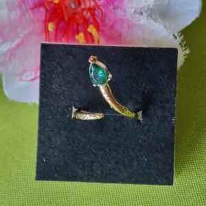 GYR75 - Smaragd szemű kígyó formájú arany színű acél gyűrű
