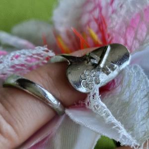 GYR99 - Ezüst színű strasszköves köröm gyűrű