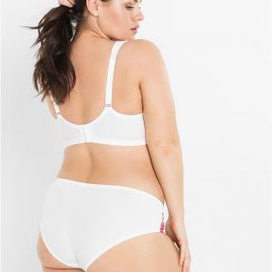 Merevítő nélküli hímzett csipkés szett: melltató 105/B +bugyi 52/54