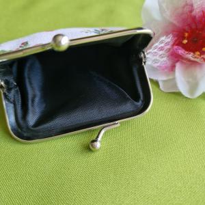 NK02A - Vintage tipusú rózsa mintás kis pénztárca, aprópénztartó - fehér