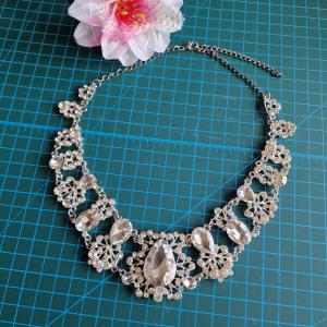 NYM76 - kristályköves, gyöngyös exkluzív nyaklánc, nyakék