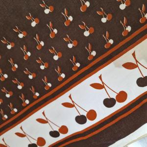 OTT44 - Cseresznye mintás pamut terítő 120x120cm