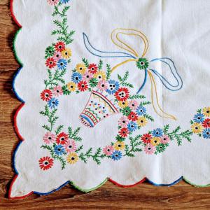 OTT54 - Handmande - Vintage hímzett asztali futó, terítő 102x68cm