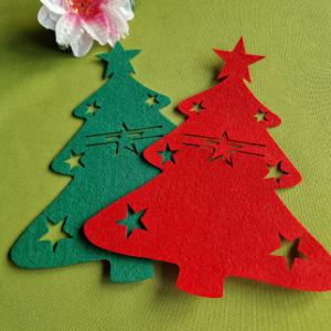 OTT89.1 - Fenyőfa alakú filc evőeszköztartó - piros havas forma