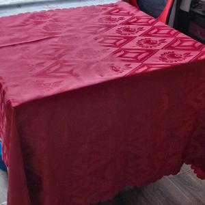 OTT97 - Burgundi vörös kétoldalas selyem asztalterítő 138 x 150 cm téglalap