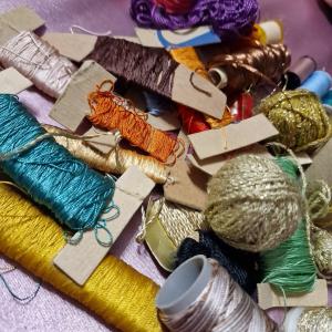 RÖV35 - vegyes összeállítású cénák, hímző- és horgoló fonalak