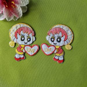 Vasalható KISLÁNY SZÍVVEL 55x78mm - BALRA NÉZŐ