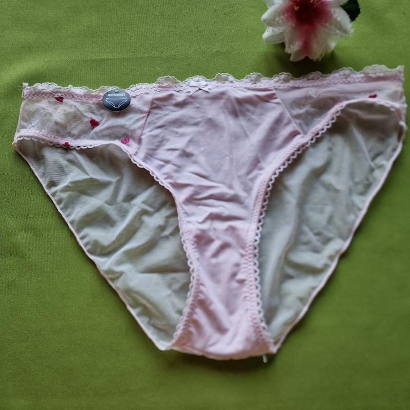 FEN150 - Női fehérnemű - Hagyományos fazonú rózsaszín hímzett bugyi S-M