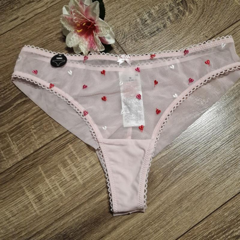 FEN151 - Női fehérnemű - Hagyományos fazonú rózsaszín hímzett elejű bugyi S36