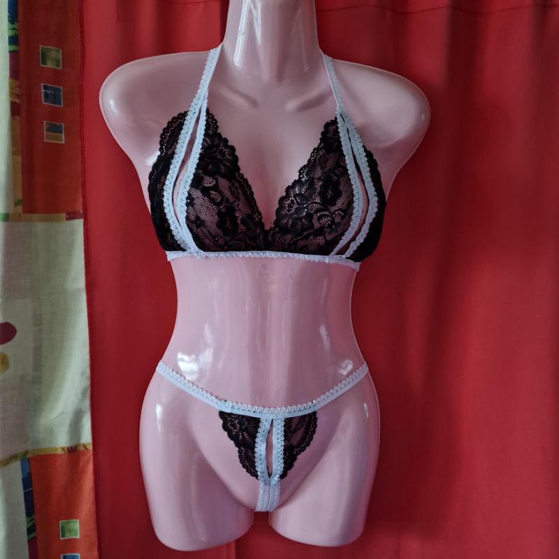 FEN32F - Női fehérnemű - Fekete csipke szett - nyitott melltartó és nyitott tanga