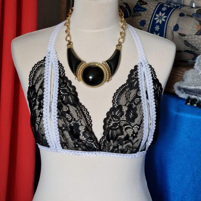 FEN32F.1 - Női fehérnemű - Fekete nyitott  csipke melltartó