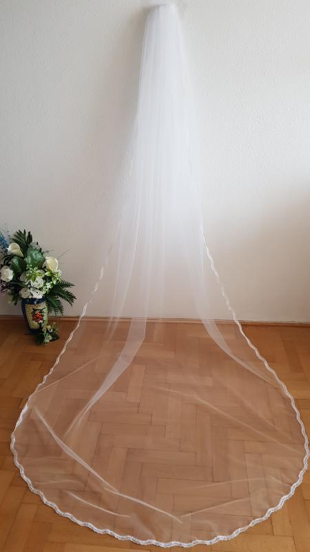 FTY111 - 1 rétegű, körben hímzett csipkés szélű Hófehér menyasszonyi fátyol 300x150cm