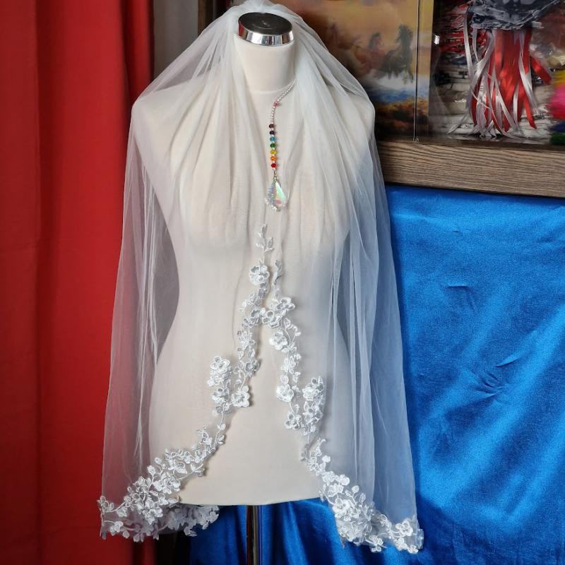 FTY146 - 1 rétegű, csipkésszélű, gyöngyözött, EKRÜ menyasszonyi fátyol 95x150cm