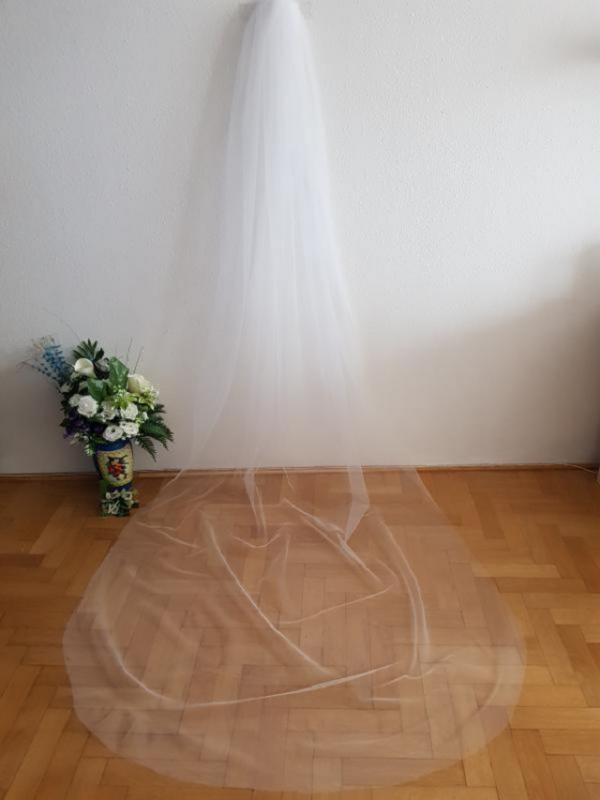 FTY156 - 1 rétegű, szegetlen, TÖRTfehér menyasszonyi fátyol 300x150cm